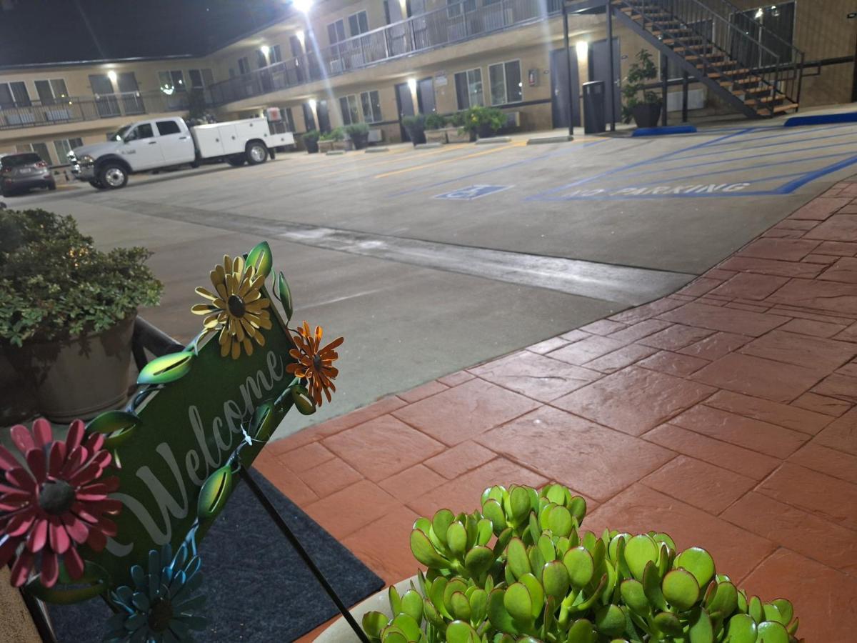 Portofino Inn Burbank Exterior photo